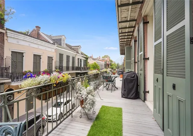 3rd image of 525 Governor Nicholls St, New Orleans, LA 70116