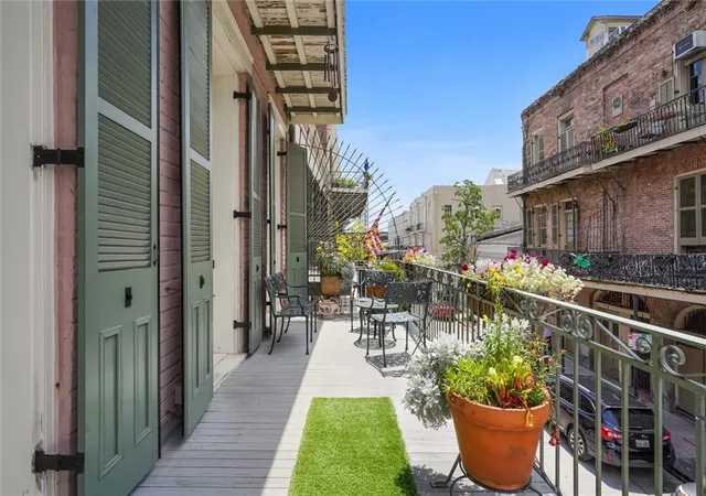 4th image of 525 Governor Nicholls St, New Orleans, LA 70116