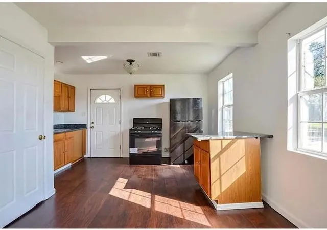Homes for sale in New Orleans, LA | 6008 Wingate Dr, New Orleans, LA 70122 | MLS# 2552461