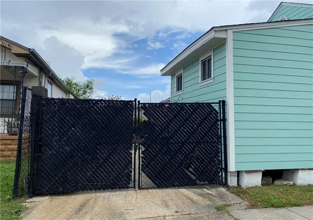 2nd image of 2200 02 Annette St, New Orleans, LA 70119 | MLS# 2552466