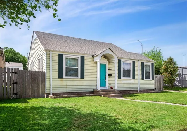 Photo 1 of Single family home for sale at 5720 Vicksburg St, New Orleans, LA 70124 | MLS# 2552540 | Listing updated on 2026-07-31