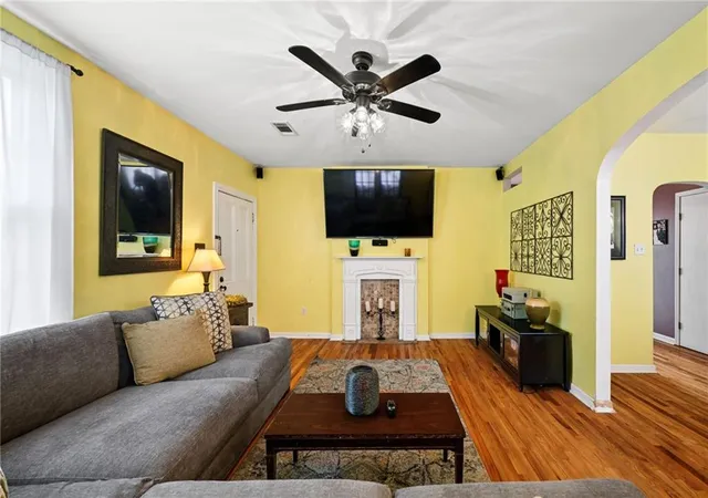 Photo 3 of Single family home for sale at 5720 Vicksburg St, New Orleans, LA 70124 | MLS# 2552540 | Listing updated on 2026-07-31