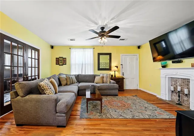 Photo 4 of Single family home for sale at 5720 Vicksburg St, New Orleans, LA 70124 | MLS# 2552540 | Listing updated on 2026-07-31