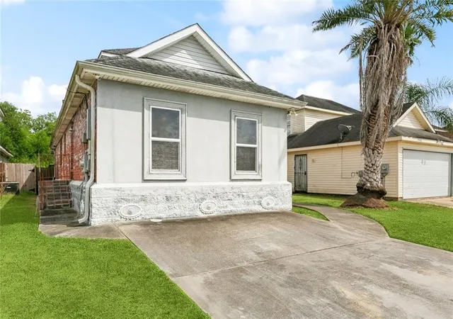 2nd image of 13700 N Cavelier Dr, New Orleans, LA 70129 | MLS# 2552559