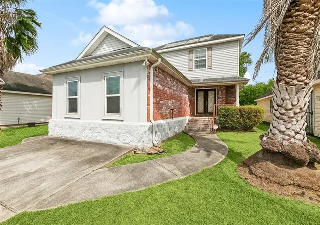 3rd image of 13700 N Cavelier Dr, New Orleans, LA 70129 | MLS# 2552559