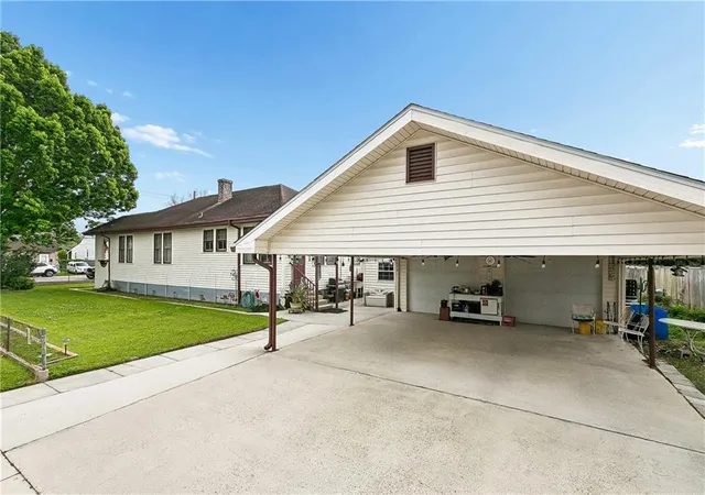 Homes for sale in Gretna, LA | 1005 Madison St, Gretna, LA 70053 | MLS# 2552571