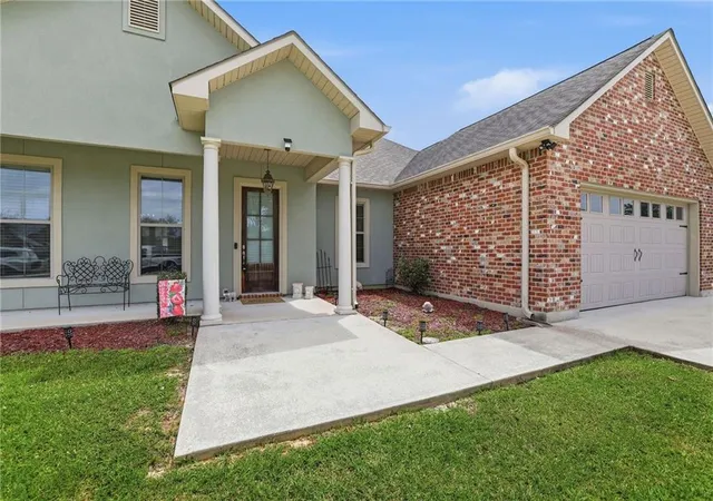 Homes for sale in Ponchatoula, LA | 39612 E Tiger Loop, Ponchatoula, LA 70454 | MLS# 2552614