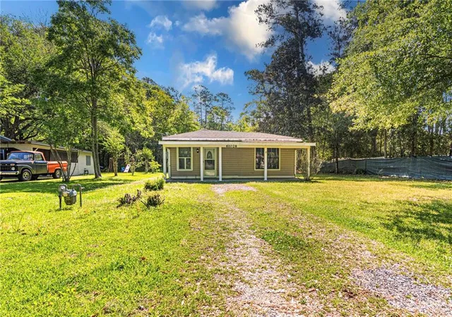 Homes for sale in Lacombe, LA | 61028 N Pontchartrain Dr, Lacombe, LA 70445 | MLS# 2552707