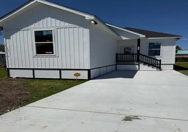 1st image of 1046 Ave B, Westwego, LA 70094 | MLS# 2552674