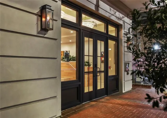Listing Photo 4 - Condo for sale in building located at 731St St Charles Ave, New Orleans, LA 70130 - Unit #301
