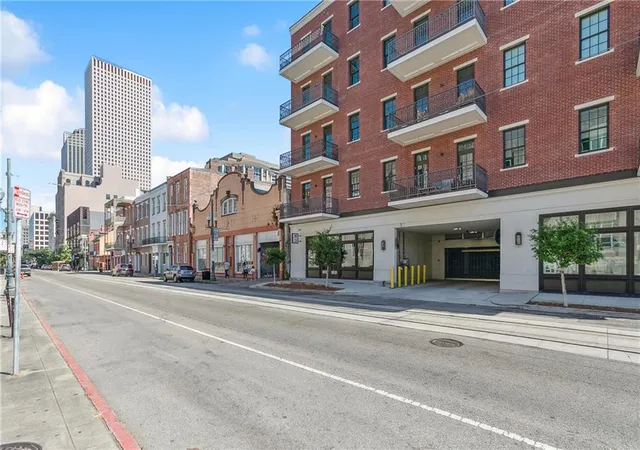 Listing Photo 5 - Condo for sale in building located at 731St St Charles Ave, New Orleans, LA 70130 - Unit #301