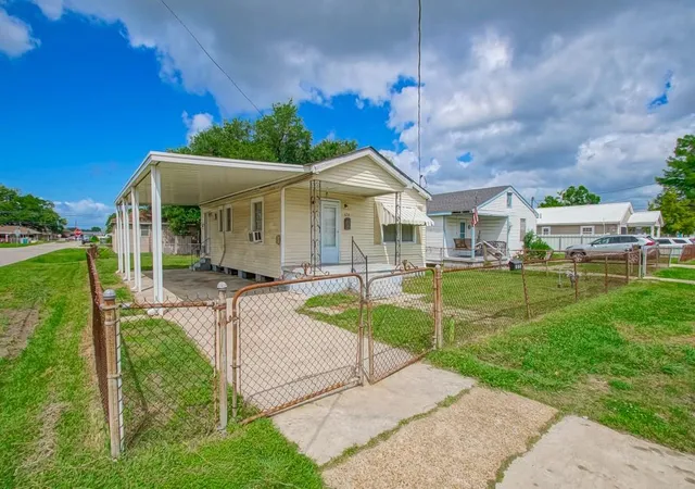 3rd image of 674 Bertucci St, Marrero, LA 70072 | MLS# 2552657
