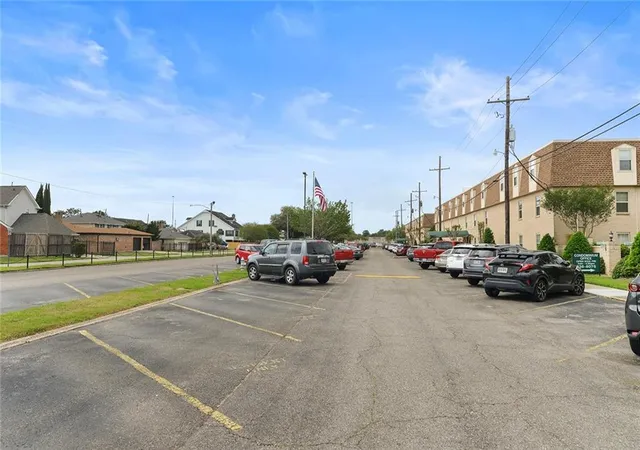 2nd image of 2724 Whitney Pl, Metairie, LA 70002
