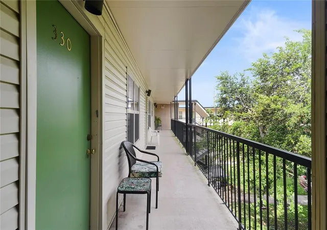 3rd image of 2724 Whitney Pl, Metairie, LA 70114