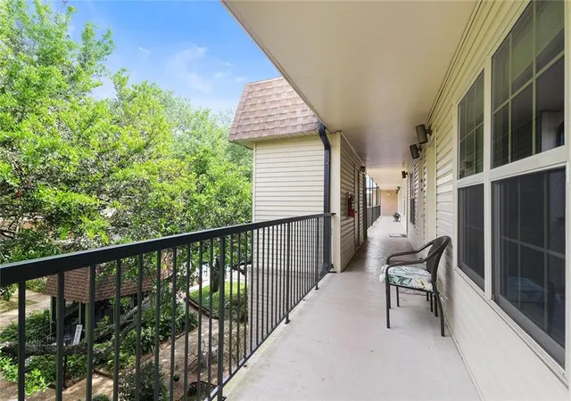 4th image of 2724 Whitney Pl, Metairie, LA 70114