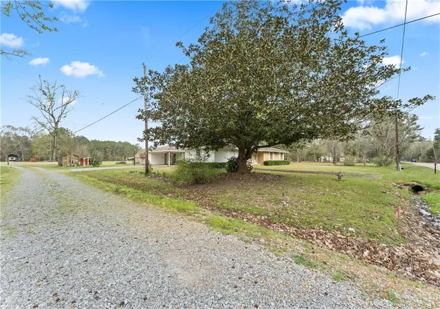 Photo 3 of Single family home for sale at 40055 N Thibodeaux Rd, Ponchatoula, LA 70454 | MLS# 2553090 | Listing updated on 2026-08-27