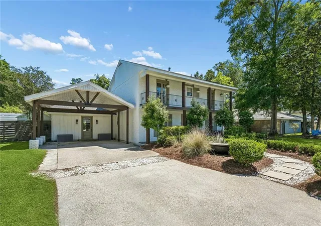 3rd image of 655 Barbara Pl, Mandeville, LA 70448 | MLS# 2553112