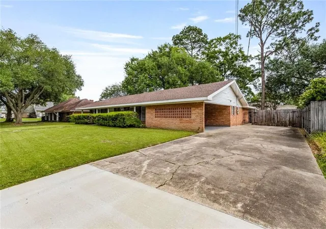 2nd image of 203 Robert Lee Cir, Lafayette, LA 70506 | MLS# 2553198