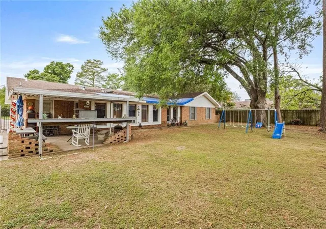 3rd image of 203 Robert Lee Cir, Lafayette, LA 70506 | MLS# 2553198
