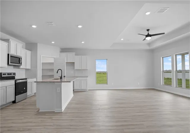 Photo 3 of Sale Pending at 5140 Spillway Manor Dr, Slidell, LA 70461 | MLS# 2553203 | Listing updated on 2026-08-04