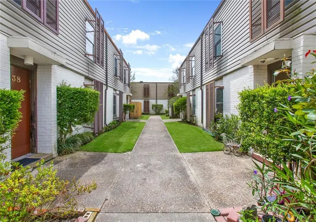 Condo for sale at 1140 Lake Ave #1140, Metairie, LA 70005 | MLS# 2553146