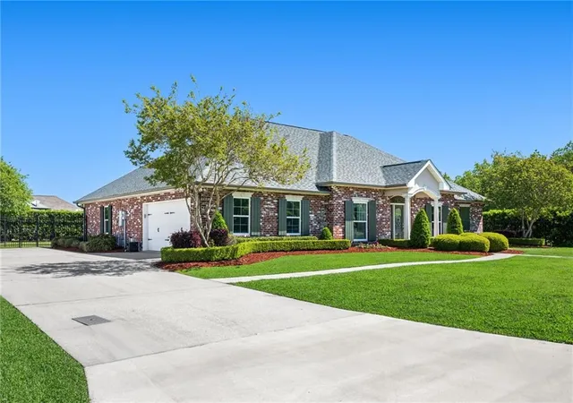Homes for sale in Belle Chasse, LA | 100 Primrose Dr, Belle Chasse, LA 70037 | MLS# 2552981