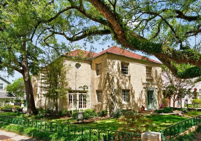 1st image of 4200 Vendome Pl, New Orleans, LA 70125 | MLS# 2553357