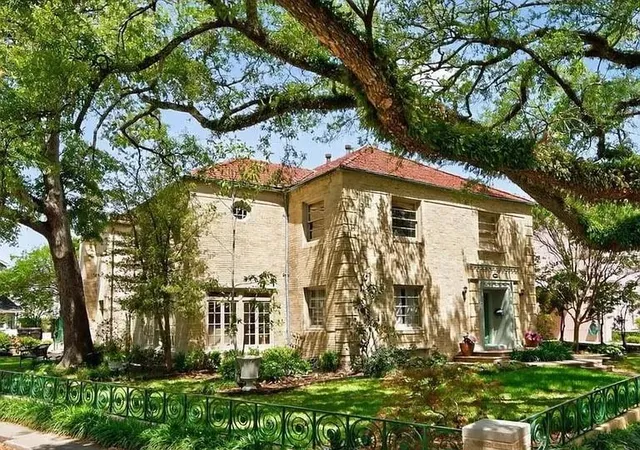 35th image of 4200 Vendome Pl, New Orleans, LA 70125 | MLS# 2553357