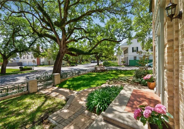 3rd image of 4200 Vendome Pl, New Orleans, LA 70125 | MLS# 2553357
