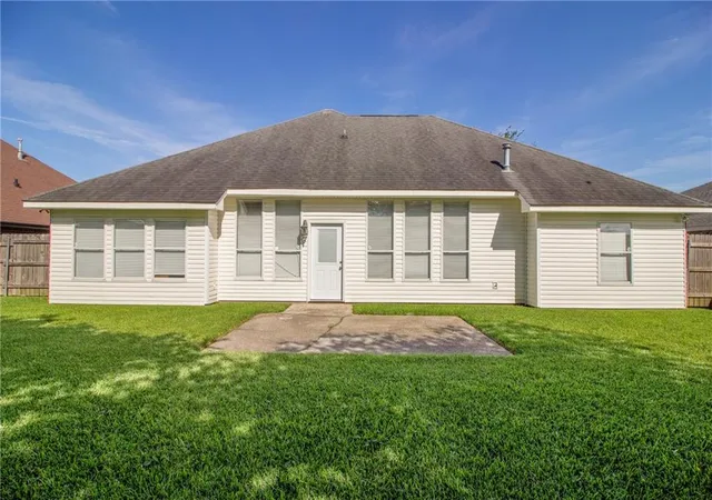 Homes for sale in La Place, LA | 300 Oak Point Dr, La Place, LA 70068 | MLS# 2553450