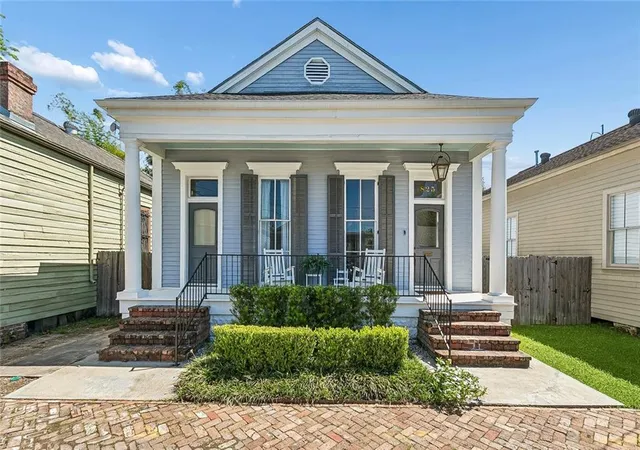 1st image of 825 Pleasant St, New Orleans, LA 70115 | MLS# 2551838