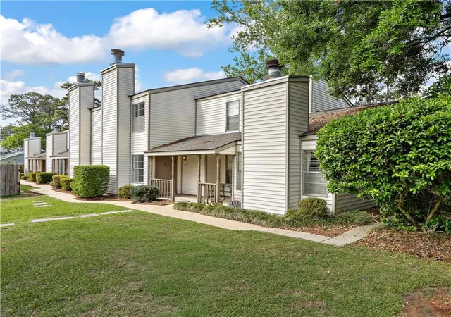 Homes for sale in Mandeville, LA | 537 Cedarwood Drive, Mandeville, LA 70471 | Houzeo