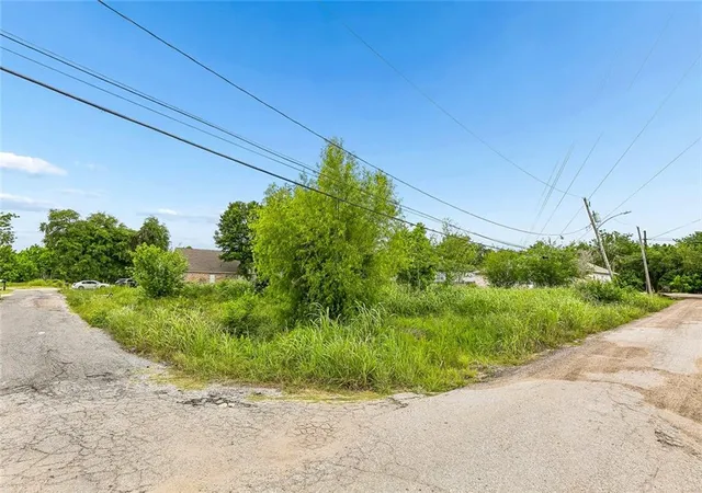 2nd image of 3166 Elmwood Park Dr, New Orleans, LA 70114 | MLS# 2553639