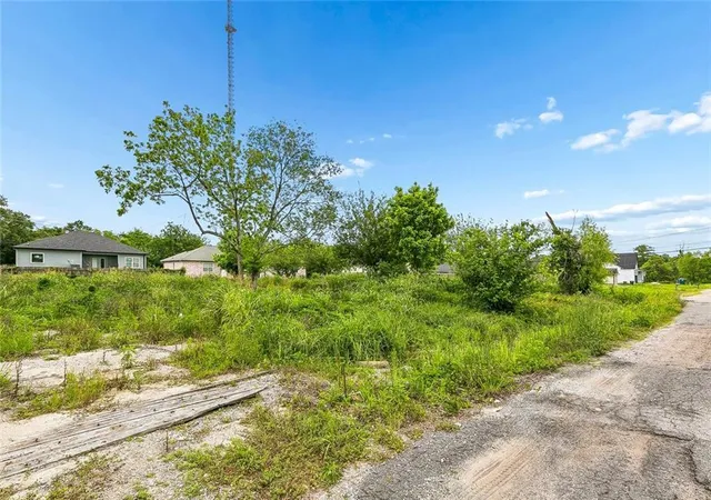 3rd image of 3166 Elmwood Park Dr, New Orleans, LA 70114 | MLS# 2553639
