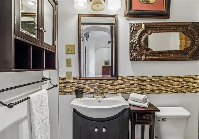 2nd image of 534 Chartres St, New Orleans, LA 70130