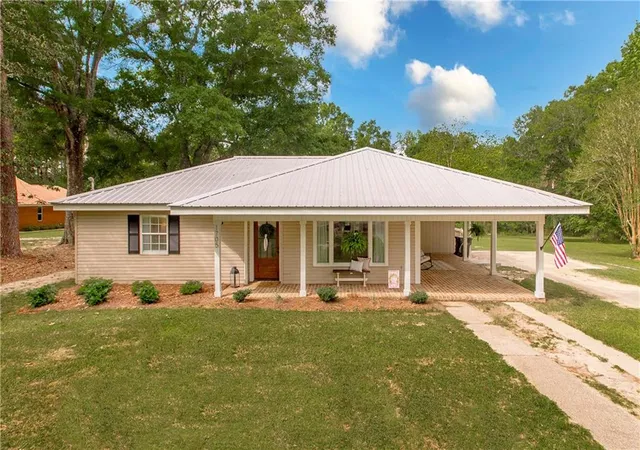 1st image of 1705 Hwy 10 Hwy, Bogalusa, LA 70427 | MLS# 2553493