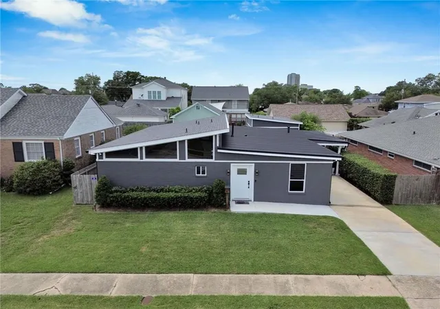 Homes for sale in Metairie, LA | 1324 Poinsetta St, Metairie, LA 70005 | MLS# 2553434