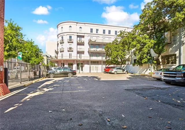3rd image of 760 Magazine St #203, New Orleans, LA 70130 | MLS# 2553716