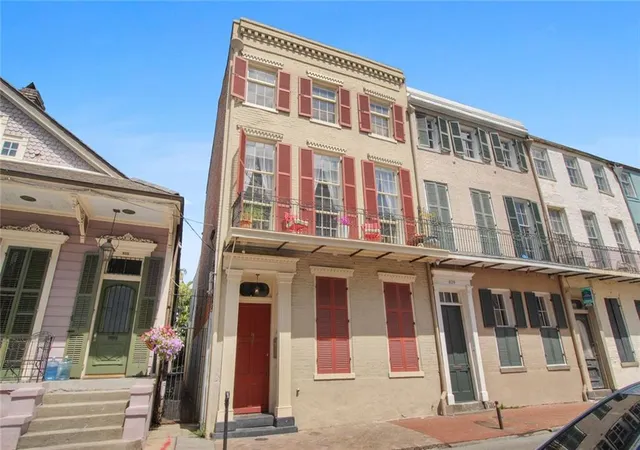 2nd image of 827 Burgundy St #C, New Orleans, LA 70116 | MLS# 2553723