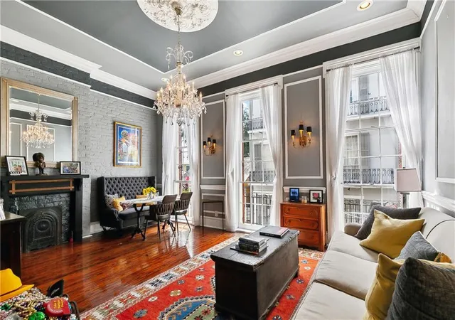 4th image of 827 Burgundy St, New Orleans, LA 70116