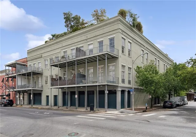 Listing Photo 5 - Condo for sale in building located at 225 Girod St, New Orleans, LA 70130 - Unit #302
