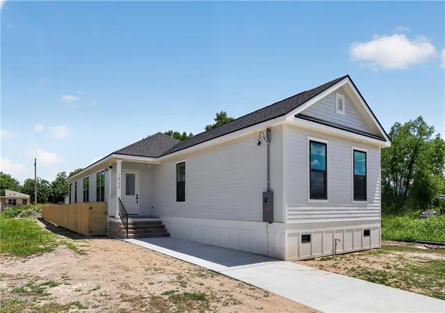 2nd image of 1933 Reynes St, New Orleans, LA 70117 | MLS# 2553800