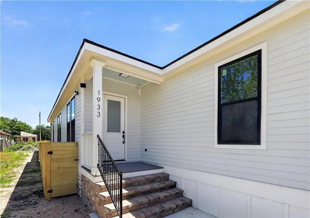 4th image of 1933 Reynes St, New Orleans, LA 70117 | MLS# 2553800