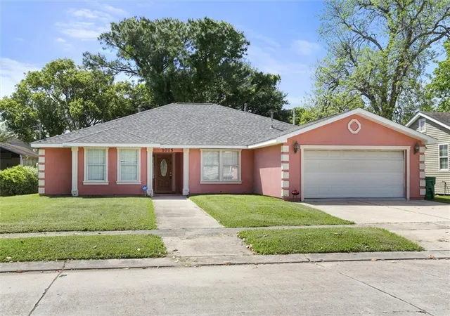 Photo 1 of Single family home for sale at 1015 Fairway St, Kenner, LA 70062 | MLS# 2553712 | Listing updated on 2026-07-27