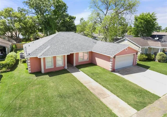 Photo 2 of Single family home for sale at 1015 Fairway St, Kenner, LA 70062 | MLS# 2553712 | Listing updated on 2026-07-27