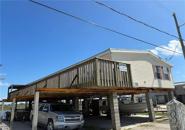 Homes for sale in Port Sulphur, LA | 635 Martin Ln, Port Sulphur, LA 70083 | MLS# 2553806