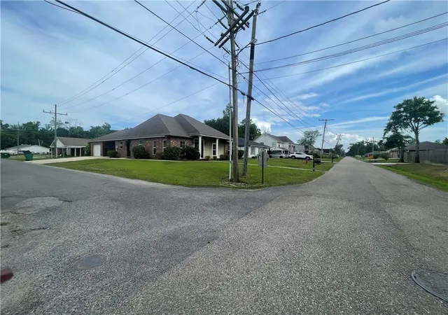Homes for sale in La Place, LA | 672 Gardenia St, La Place, LA 70068 | MLS# 2550056