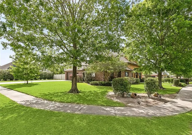Homes for sale in Luling, LA | 207 Lac Verret Dr, Luling, LA 70070 | MLS# 2553624