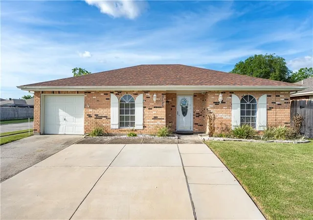 Photo 1 of Single family home for sale at 5125 Lee Pl, Marrero, LA 70072 | MLS# 2554135 | Listing updated on 2026-08-04