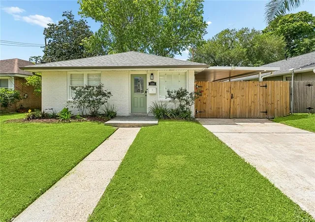 Homes for sale in Metairie, LA | 1104 Helios Ave, Metairie, LA 70005 | MLS# 2553881
